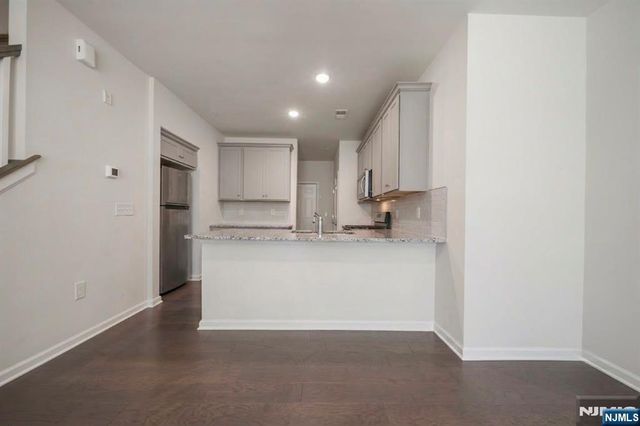 67 Arnold Drive 5811, Wood Ridge, NJ 07075