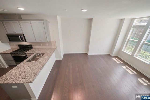 67 Arnold Drive 5811, Wood Ridge, NJ 07075