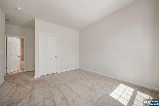 67 Arnold Drive 5811, Wood Ridge, NJ 07075