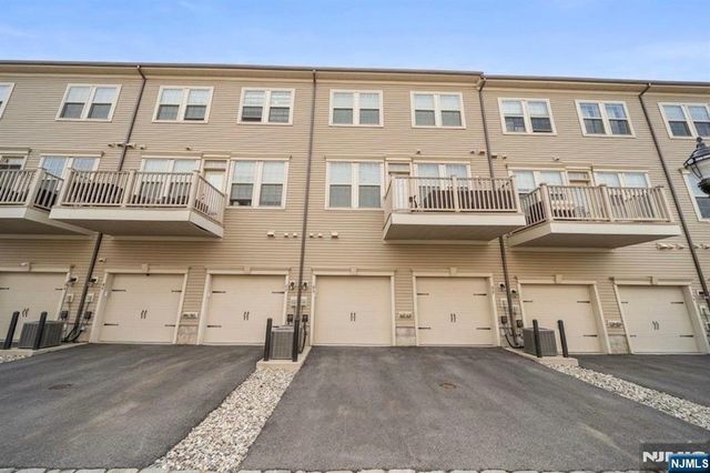 67 Arnold Drive 5811, Wood Ridge, NJ 07075