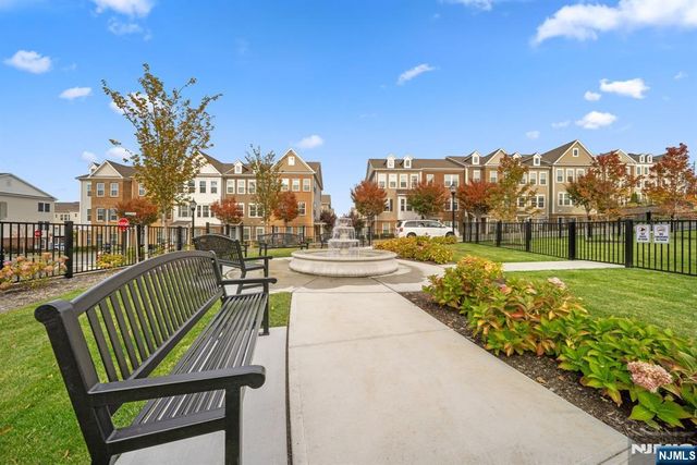 67 Arnold Drive 5811, Wood Ridge, NJ 07075