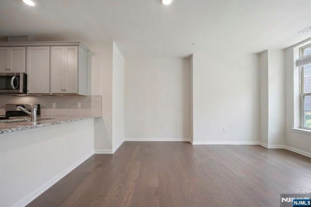 67 Arnold Drive 5811, Wood Ridge, NJ 07075