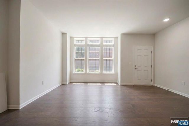 67 Arnold Drive 5811, Wood Ridge, NJ 07075
