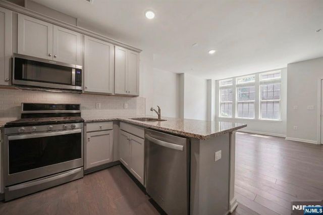 67 Arnold Drive 5811, Wood Ridge, NJ 07075