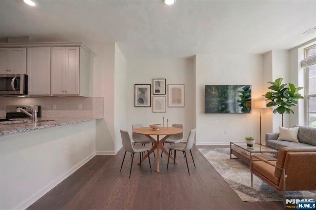 67 Arnold Drive 5811, Wood Ridge, NJ 07075