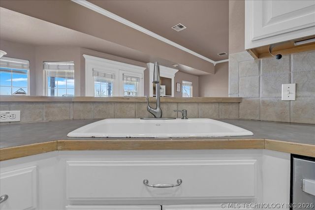 2931 E Rabbs Drive, Oologah, OK 74053