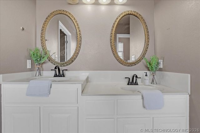 2931 E Rabbs Drive, Oologah, OK 74053