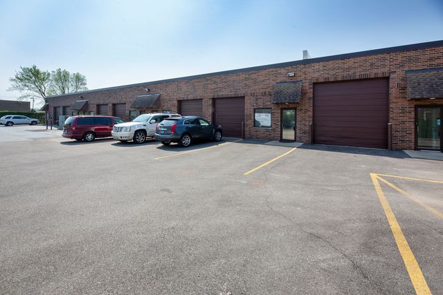 537 N Wolf Road, Wheeling, IL 60090