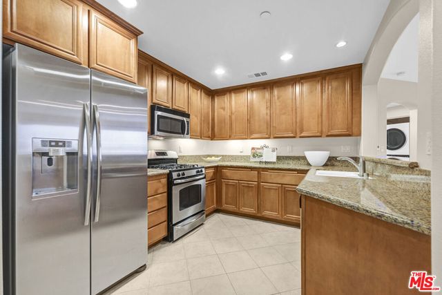 2001 Artesia Boulevard 208, Redondo Beach, CA 90278