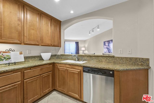 2001 Artesia Boulevard 208, Redondo Beach, CA 90278
