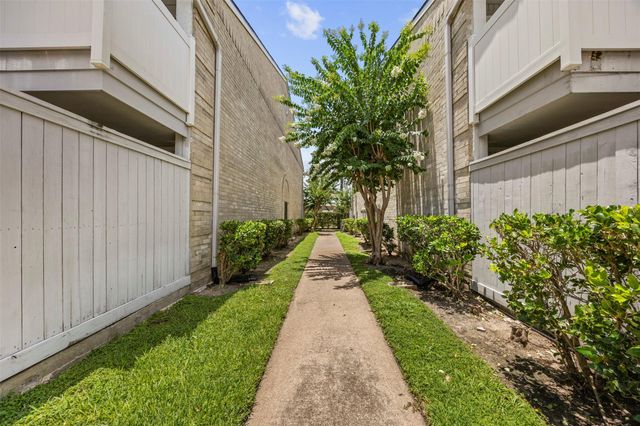 10673 Braes Bend Drive, Houston, TX 77071
