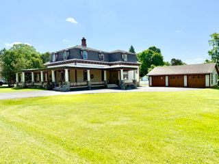 7 Chestnut Street, Champlain, NY 12919