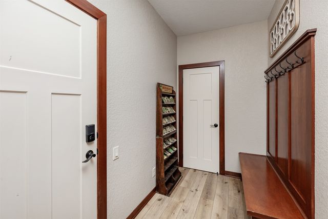 420 NE Mission Court, Ankeny, IA 50021