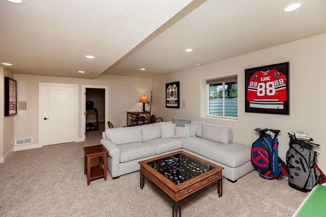 420 NE Mission Court, Ankeny, IA 50021