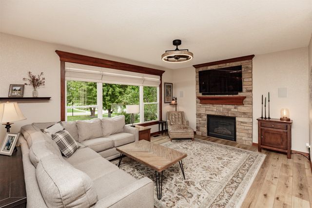 420 NE Mission Court, Ankeny, IA 50021