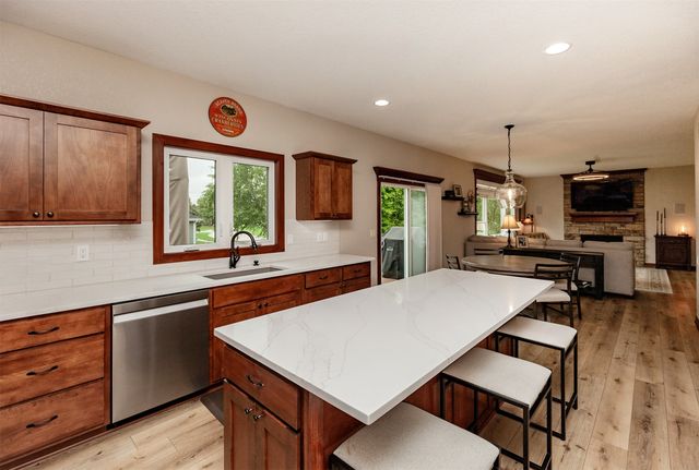 420 NE Mission Court, Ankeny, IA 50021
