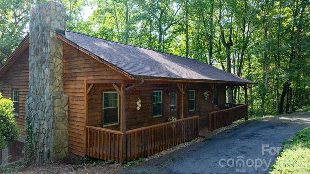 3840 Cherry Grove Drive, Hickory, NC 28602