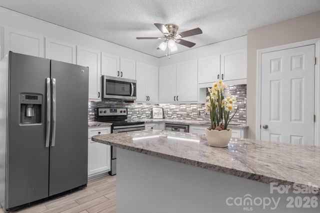 3840 Cherry Grove Drive, Hickory, NC 28602
