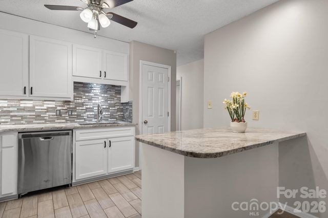 3840 Cherry Grove Drive, Hickory, NC 28602