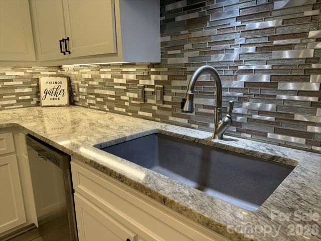 3840 Cherry Grove Drive, Hickory, NC 28602