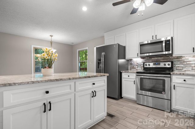 3840 Cherry Grove Drive, Hickory, NC 28602