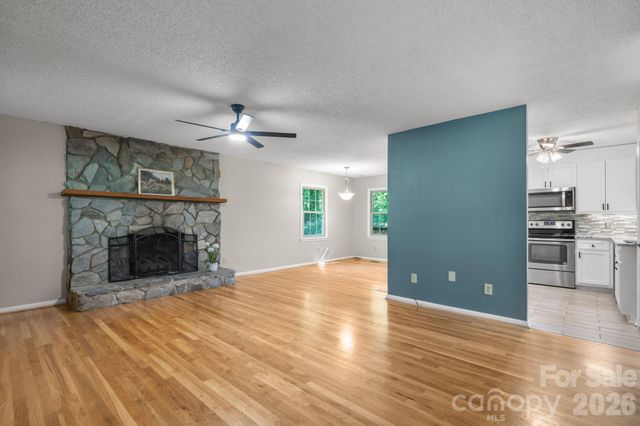 3840 Cherry Grove Drive, Hickory, NC 28602