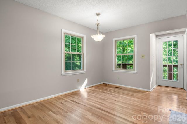 3840 Cherry Grove Drive, Hickory, NC 28602