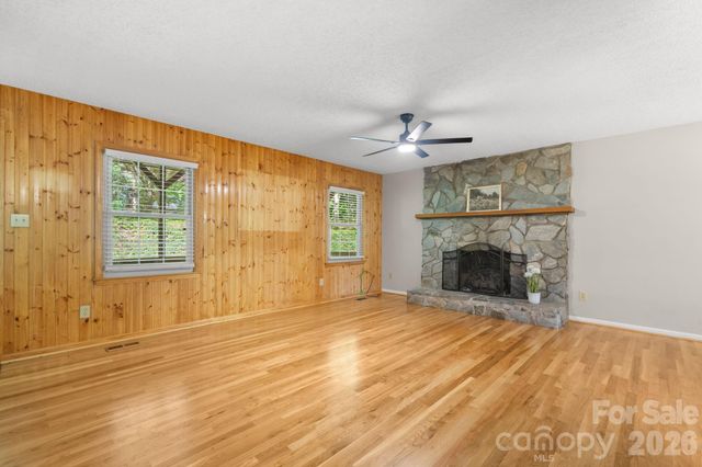 3840 Cherry Grove Drive, Hickory, NC 28602