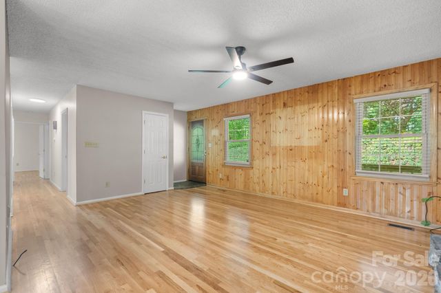 3840 Cherry Grove Drive, Hickory, NC 28602