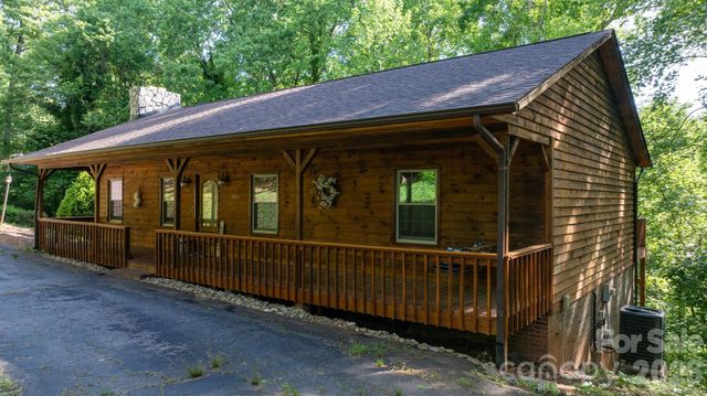3840 Cherry Grove Drive, Hickory, NC 28602