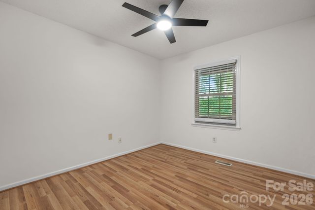 3840 Cherry Grove Drive, Hickory, NC 28602