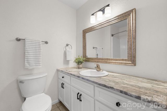 3840 Cherry Grove Drive, Hickory, NC 28602