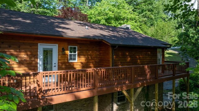 3840 Cherry Grove Drive, Hickory, NC 28602
