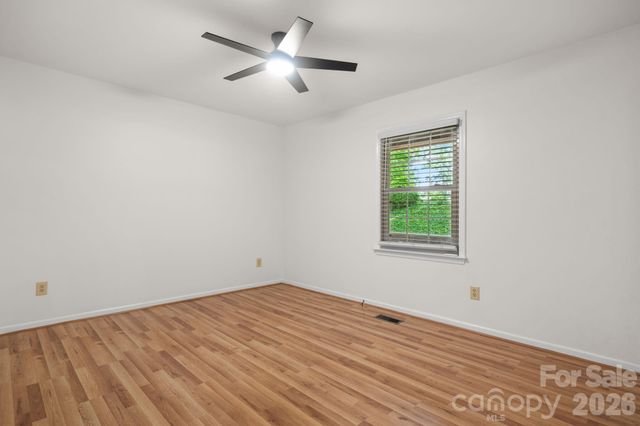 3840 Cherry Grove Drive, Hickory, NC 28602