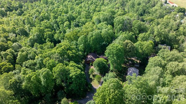 3840 Cherry Grove Drive, Hickory, NC 28602