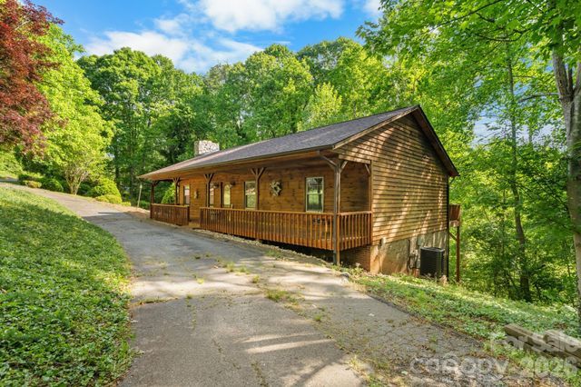 3840 Cherry Grove Drive, Hickory, NC 28602