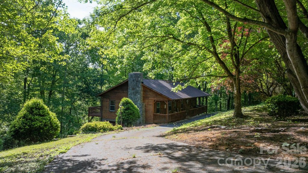 3840 Cherry Grove Drive, Hickory, NC 28602