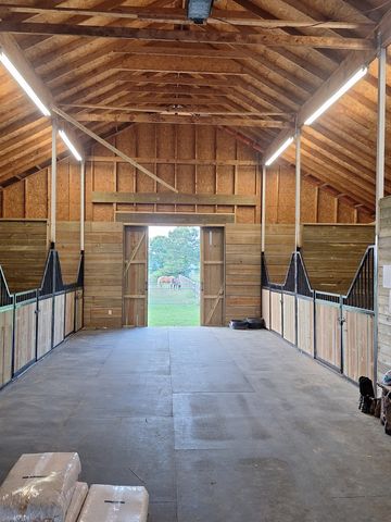 2600 Clanton Rd, Lawrenceburg, TN 38464