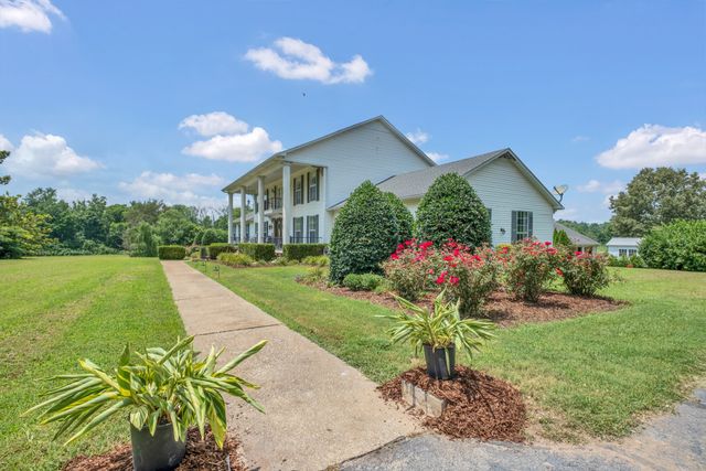 2600 Clanton Rd, Lawrenceburg, TN 38464