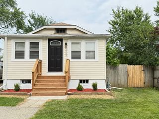 1327 N Pleasant Drive, Round Lake Beach, IL 60073