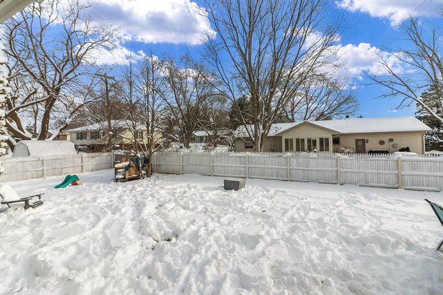 N7686 Rendell DRIVE, Elkhorn, WI 53121