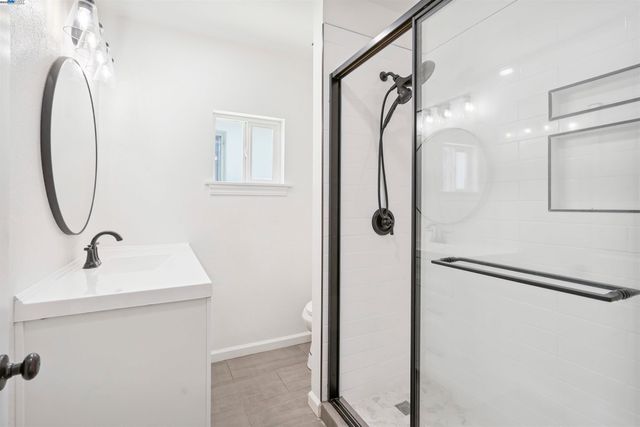 5542 Harvey Ave, Oakland, CA 94621
