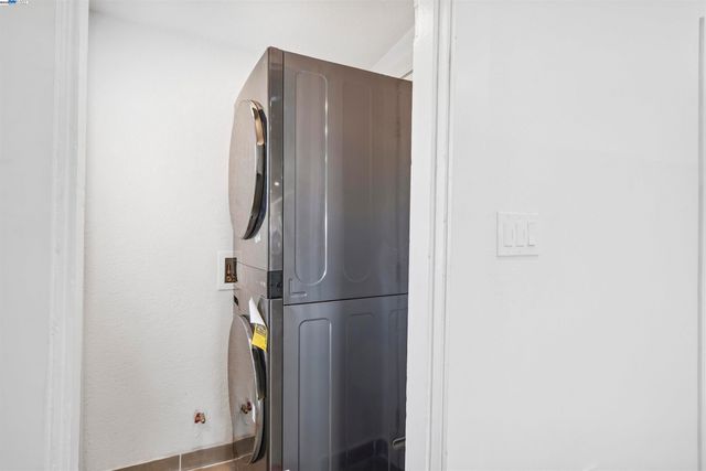 5542 Harvey Ave, Oakland, CA 94621