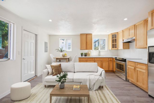 5542 Harvey Ave, Oakland, CA 94621