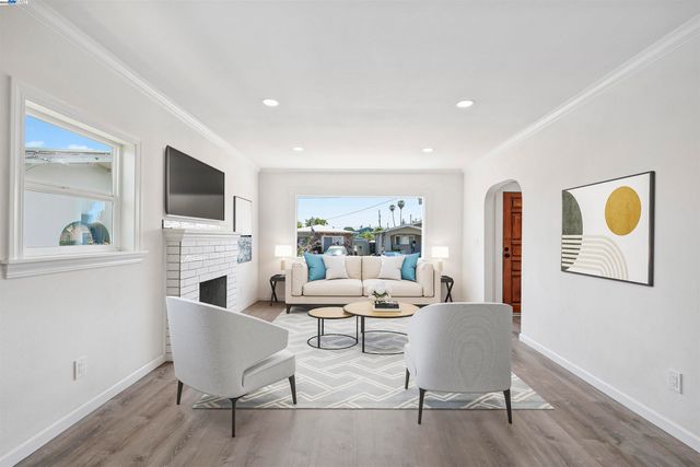5542 Harvey Ave, Oakland, CA 94621