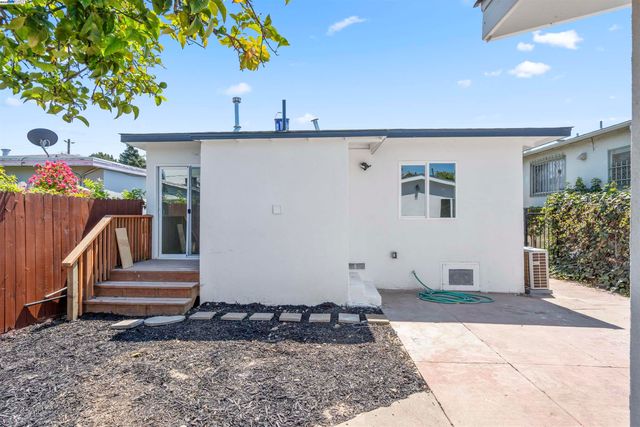 5542 Harvey Ave, Oakland, CA 94621