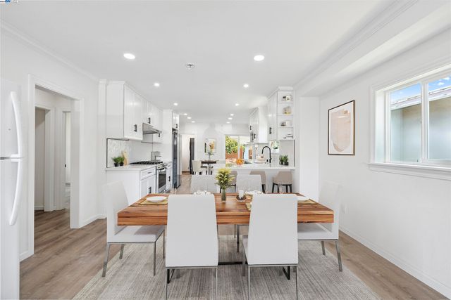 5542 Harvey Ave, Oakland, CA 94621