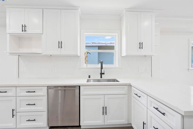5542 Harvey Ave, Oakland, CA 94621