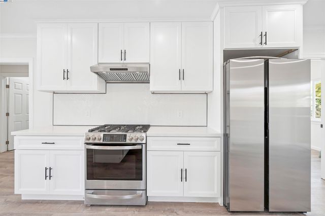 5542 Harvey Ave, Oakland, CA 94621