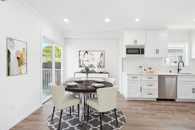 5542 Harvey Ave, Oakland, CA 94621